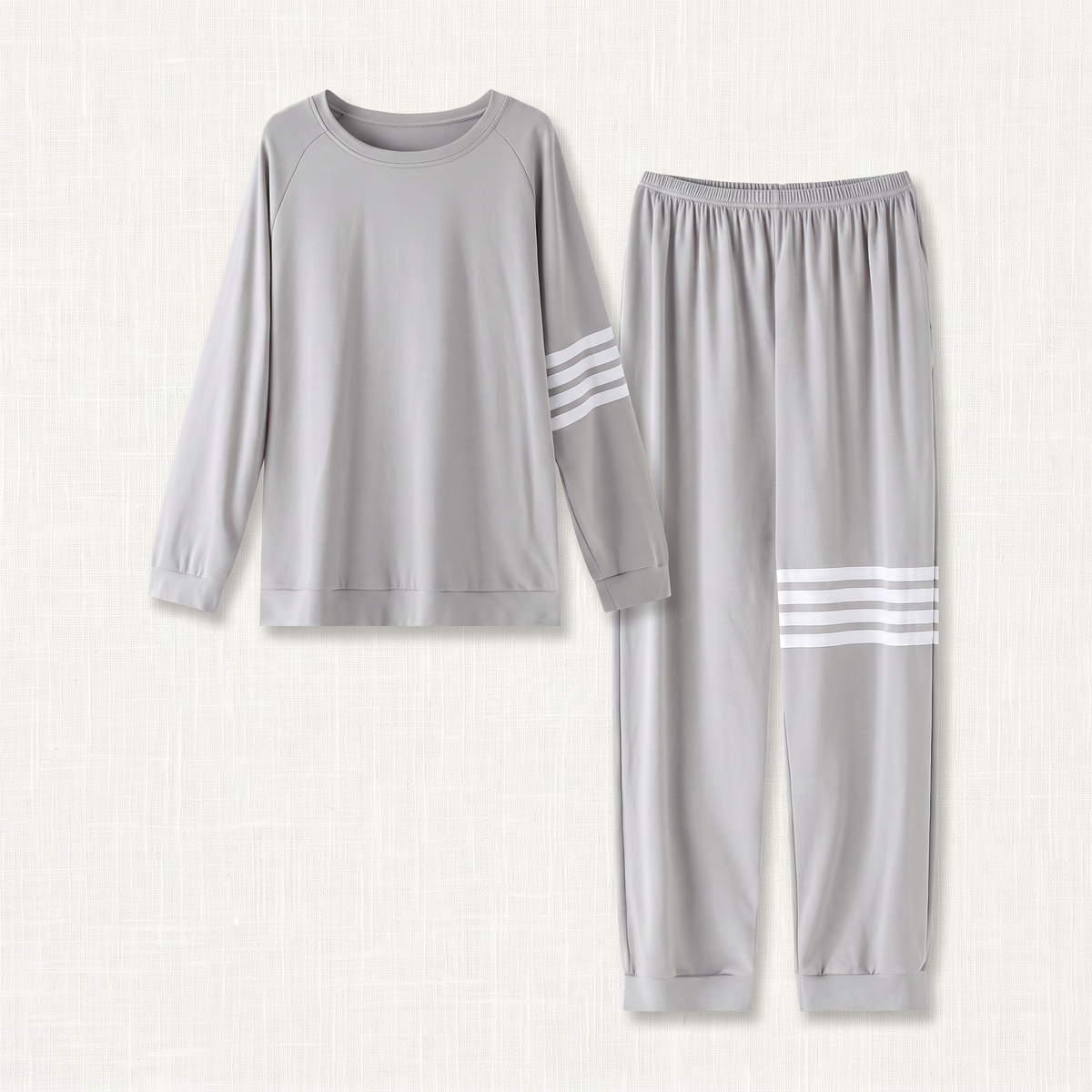 Pyjama homme gris clair en coton présenté sur mannequin invisible