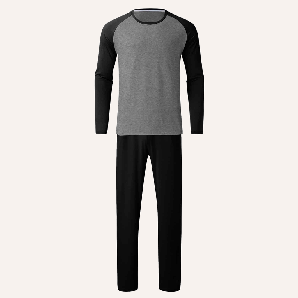 Pyjama homme bicolore gris et noir deux pièces présenté sur fond ivoire