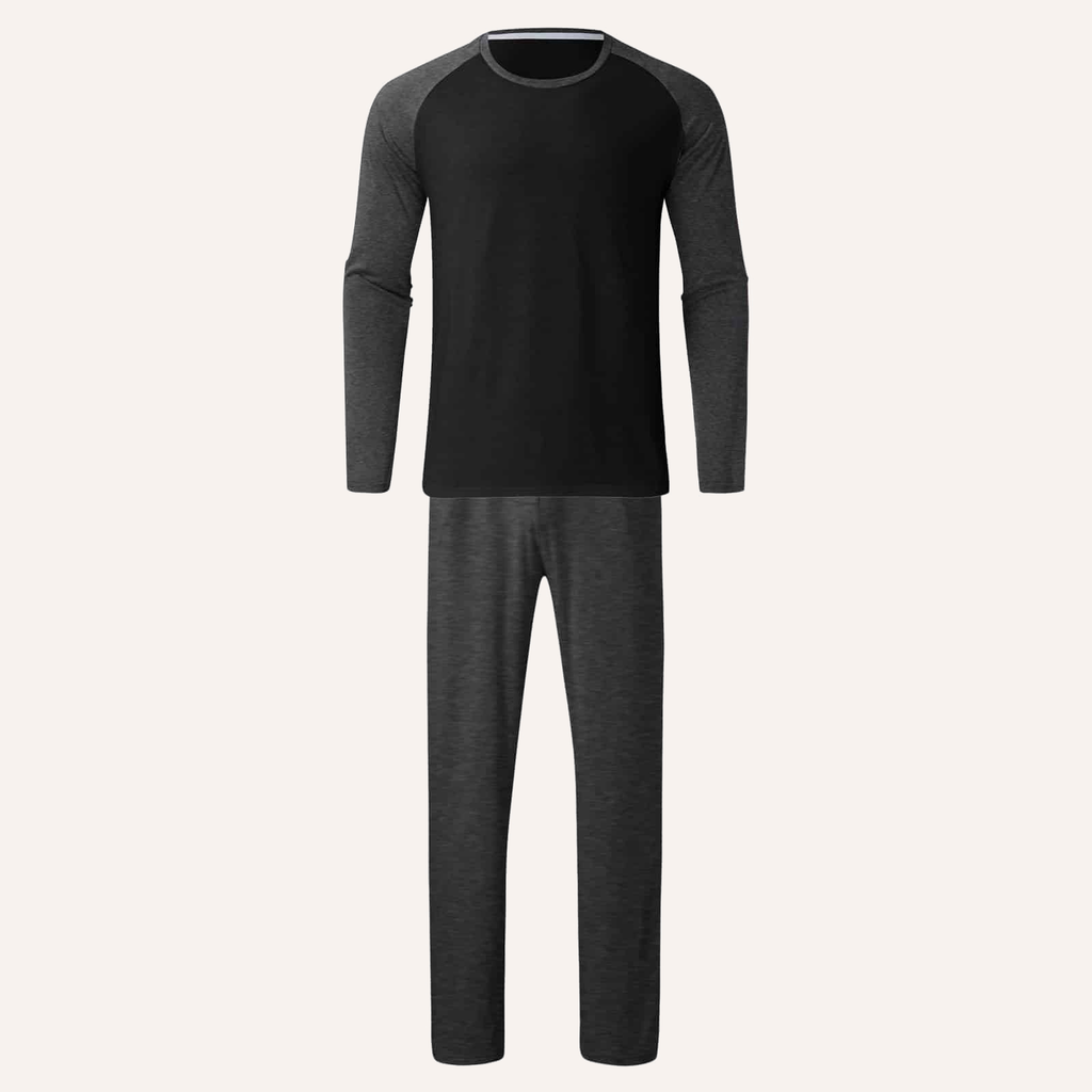 Pyjama homme bicolore noir et gris deux pièces présenté sur fond ivoire