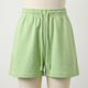 Packshot du short d’intérieur vert sur mannequin de couture, cordon long visible.