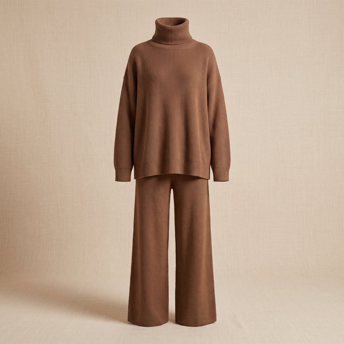 Ensemble en maille col roulé et pantalon large, coloris camel, mannequin invisible