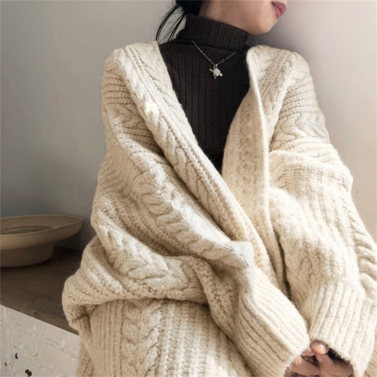 Volume des manches et torsades du gilet long beige Image