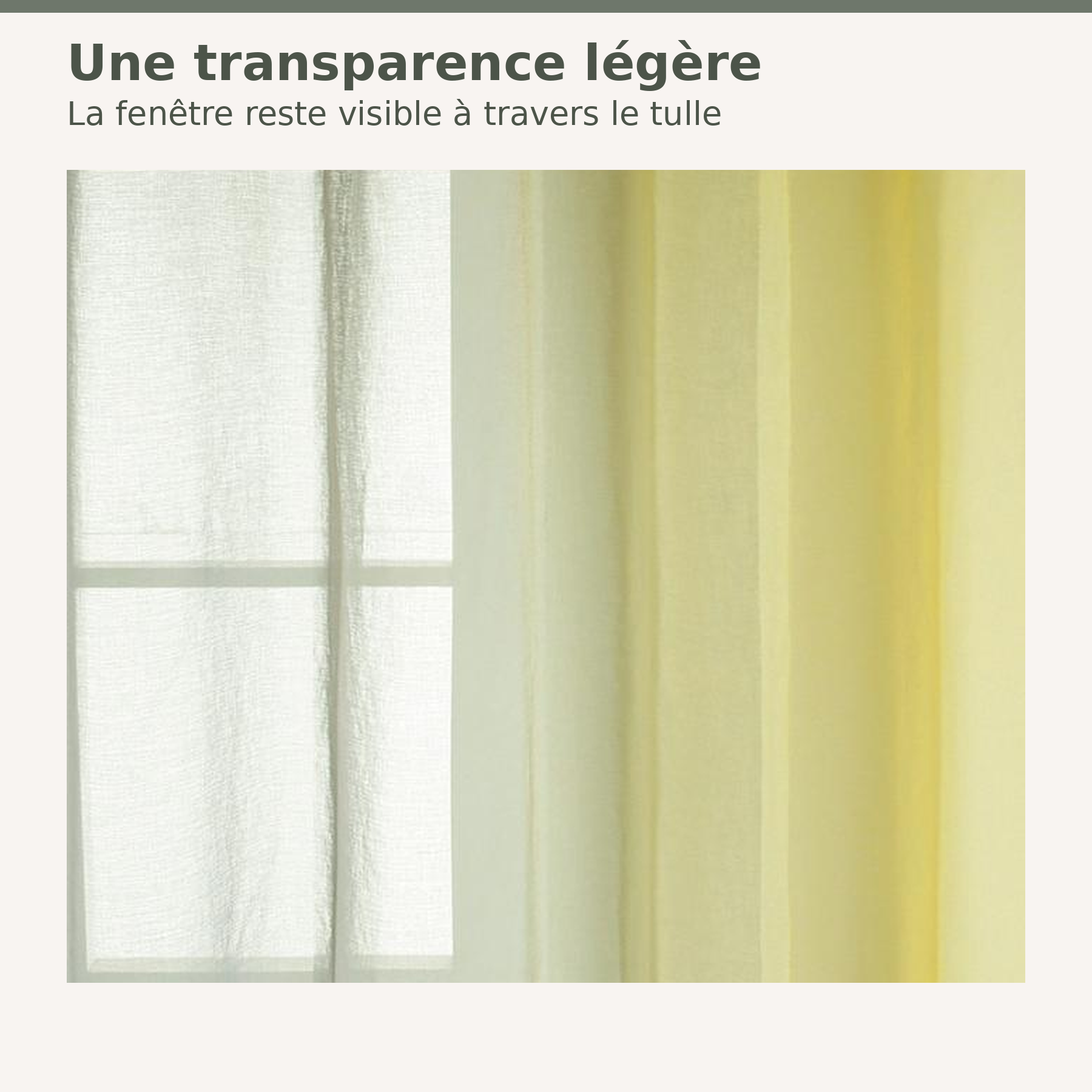 Fenêtre visible à travers le tulle gris et jaune du rideau Image