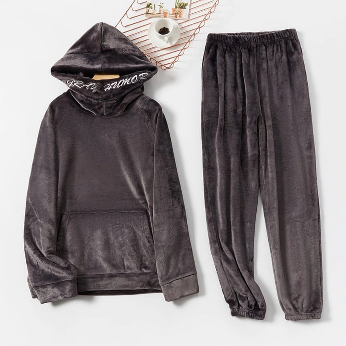 Ensemble pyjama gris à capuche avec pantalon assorti