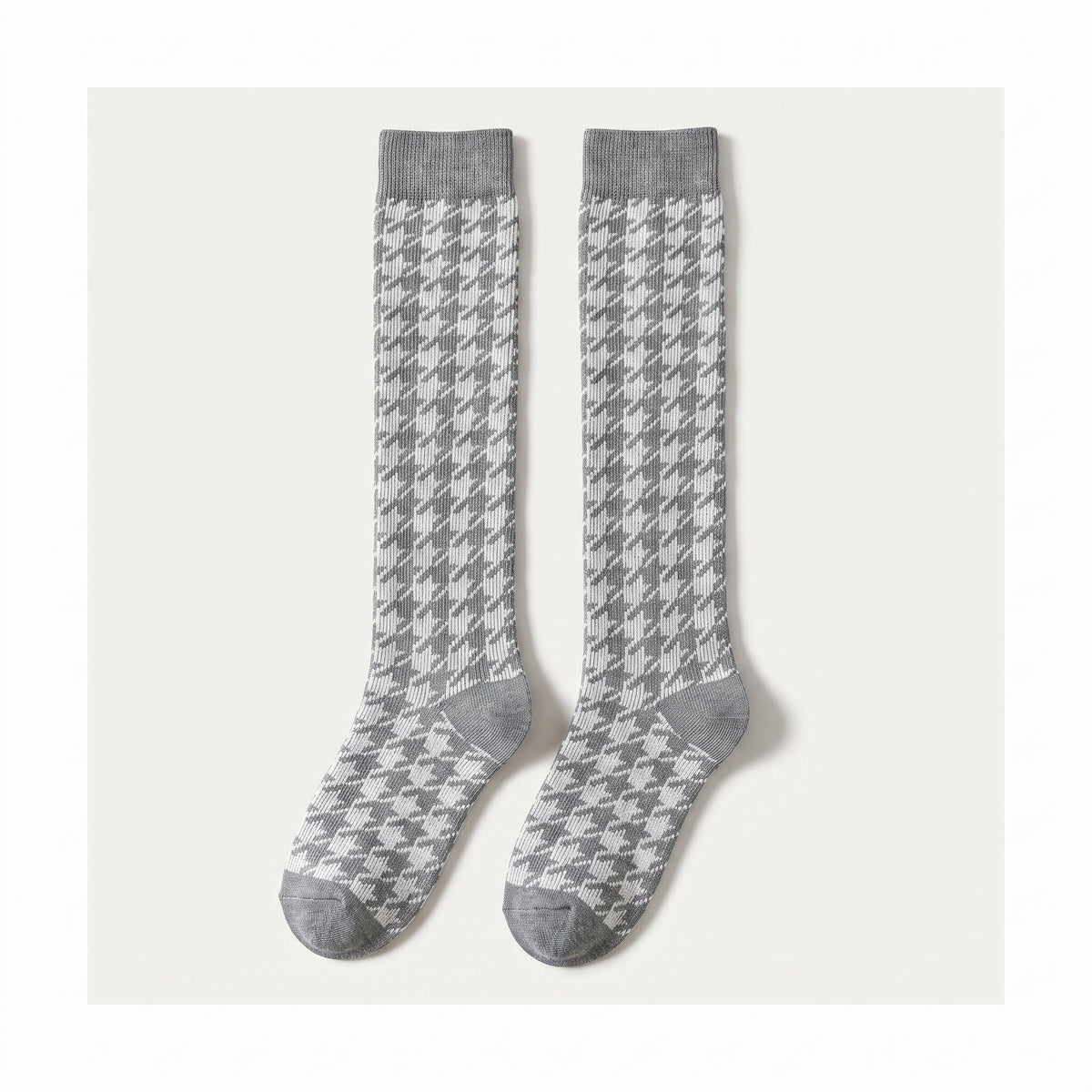Paire de chaussettes grises à motif pied-de-poule