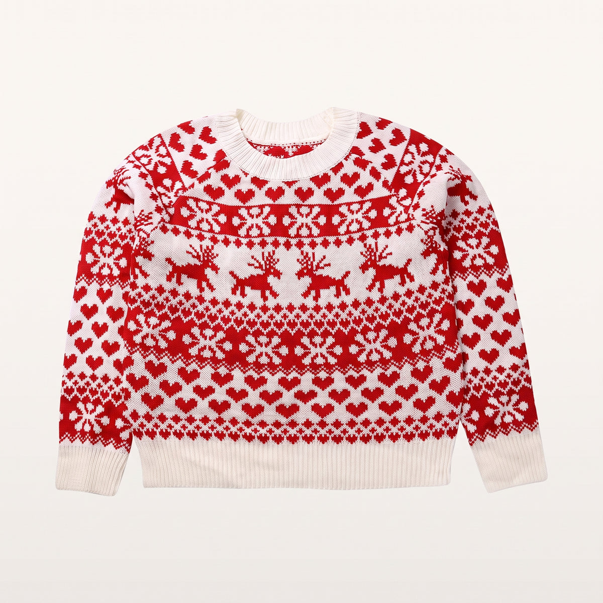 Pull de Noël femme blanc sur mannequin invisible et fond uni