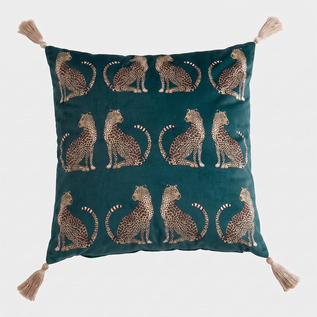 Housse de coussin léopard vert canard vue de face sur fond clair