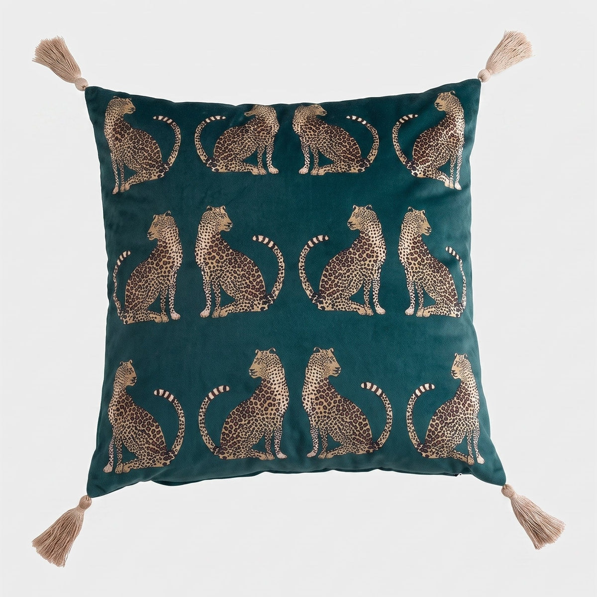 Housse de coussin léopard vert canard vue de face sur fond clair