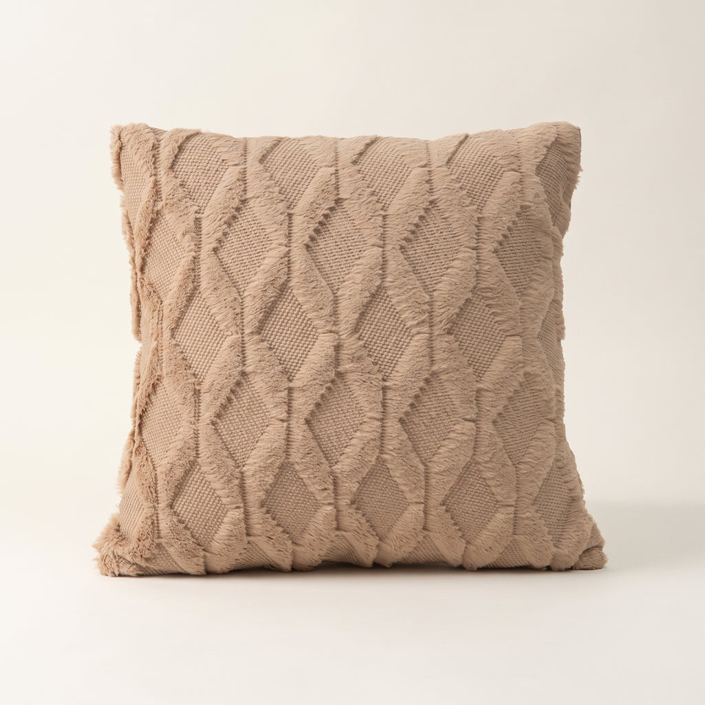 Housse de coussin à poils longs beige, motif de losanges en relief