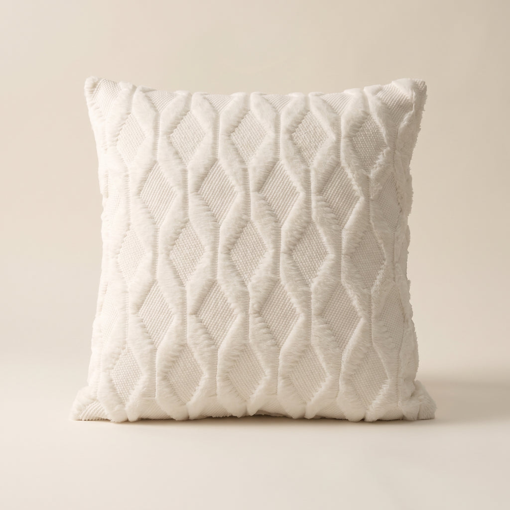 Housse de coussin à poils longs blanche, motif de losanges en relief