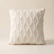 Housse de coussin à poils longs blanche, motif de losanges en relief