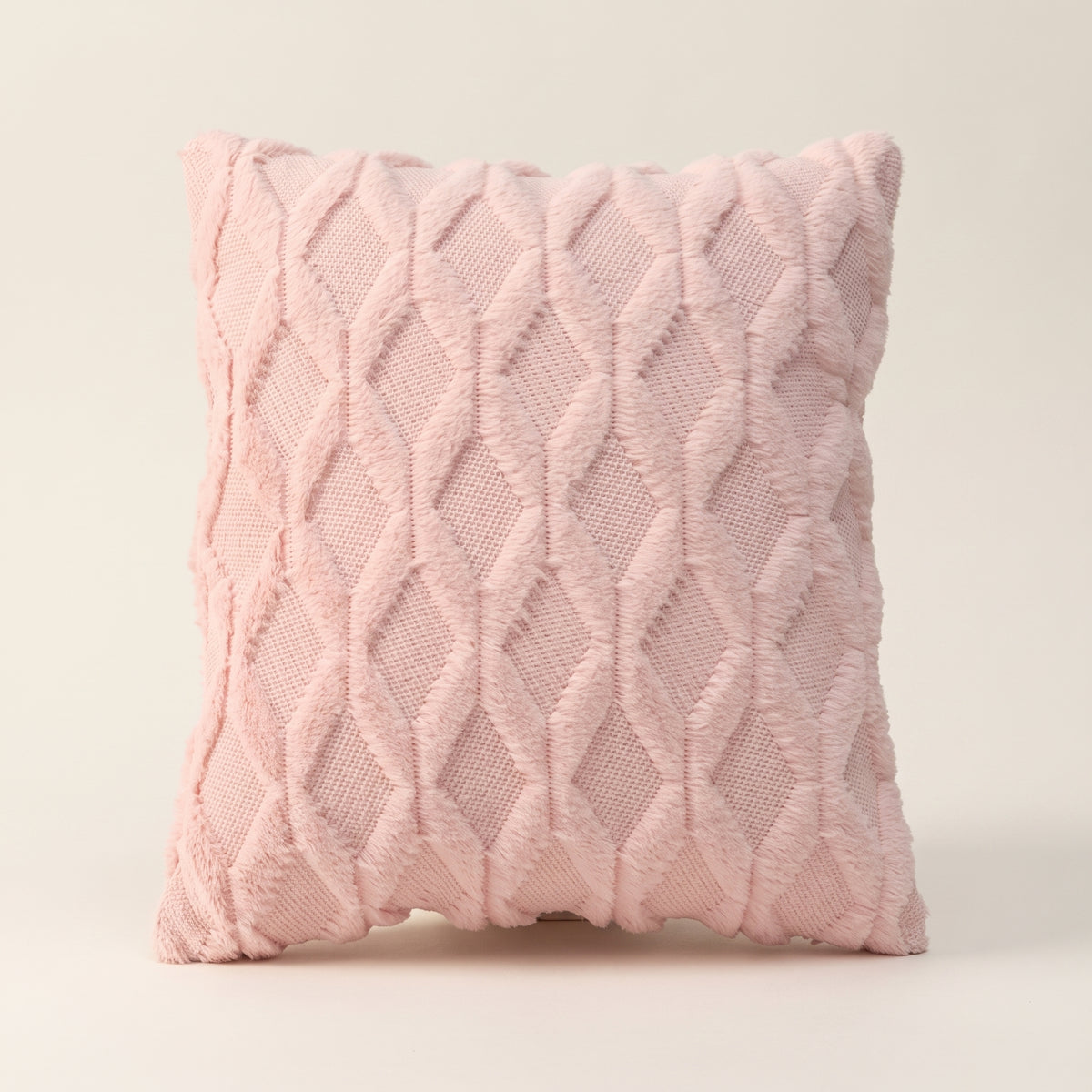 Housse de coussin à poils longs rose poudré, motif de losanges en relief