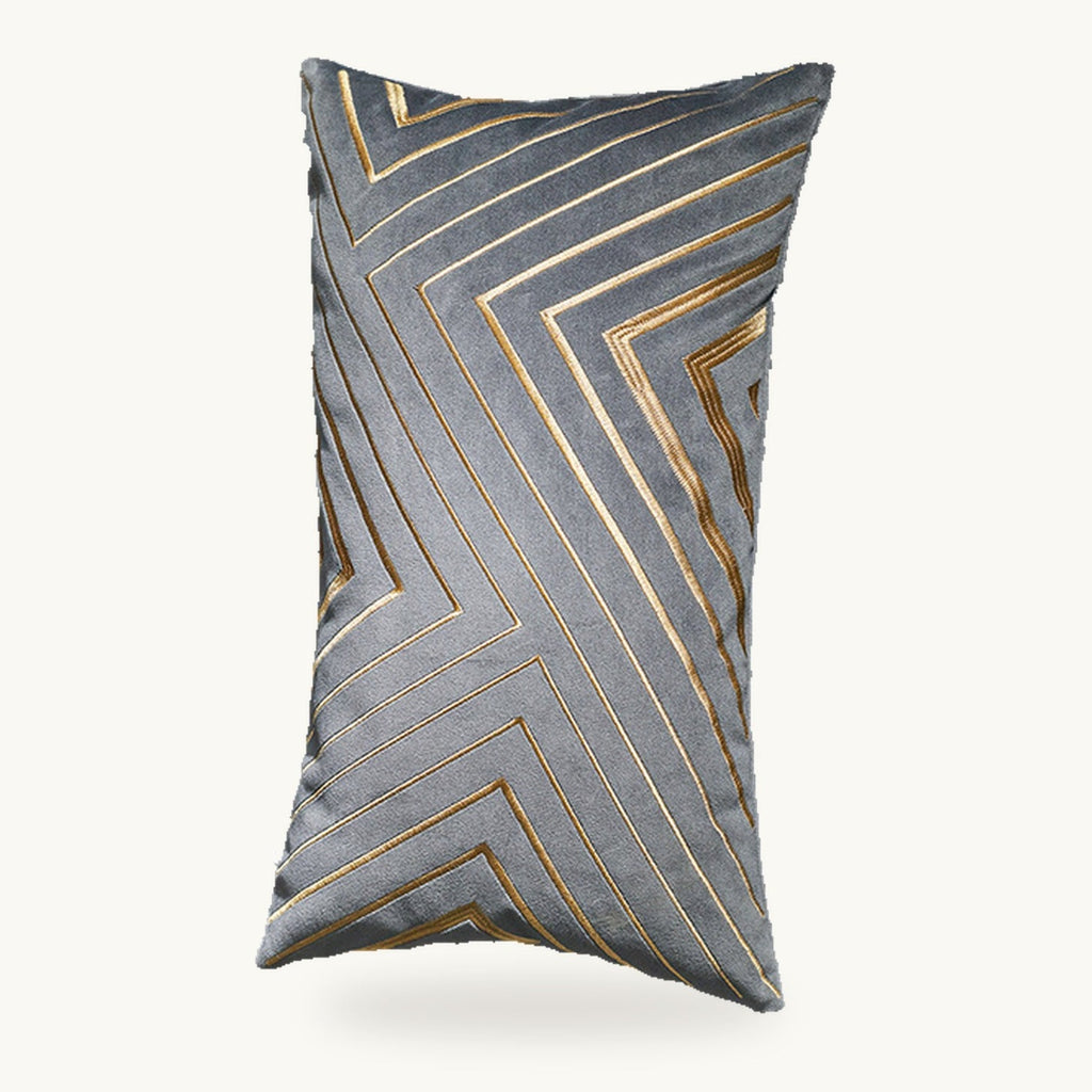 Housse de coussin grise rectangulaire à dessin géométrique doré
