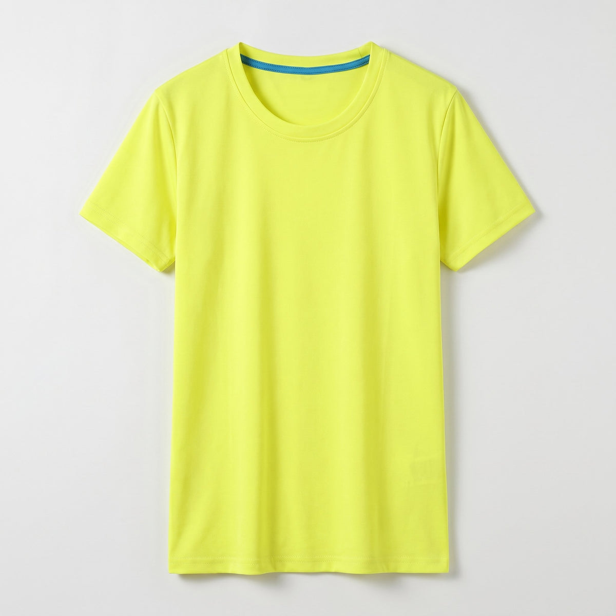 T-shirt jaune en coton posé à plat, vu du dessus