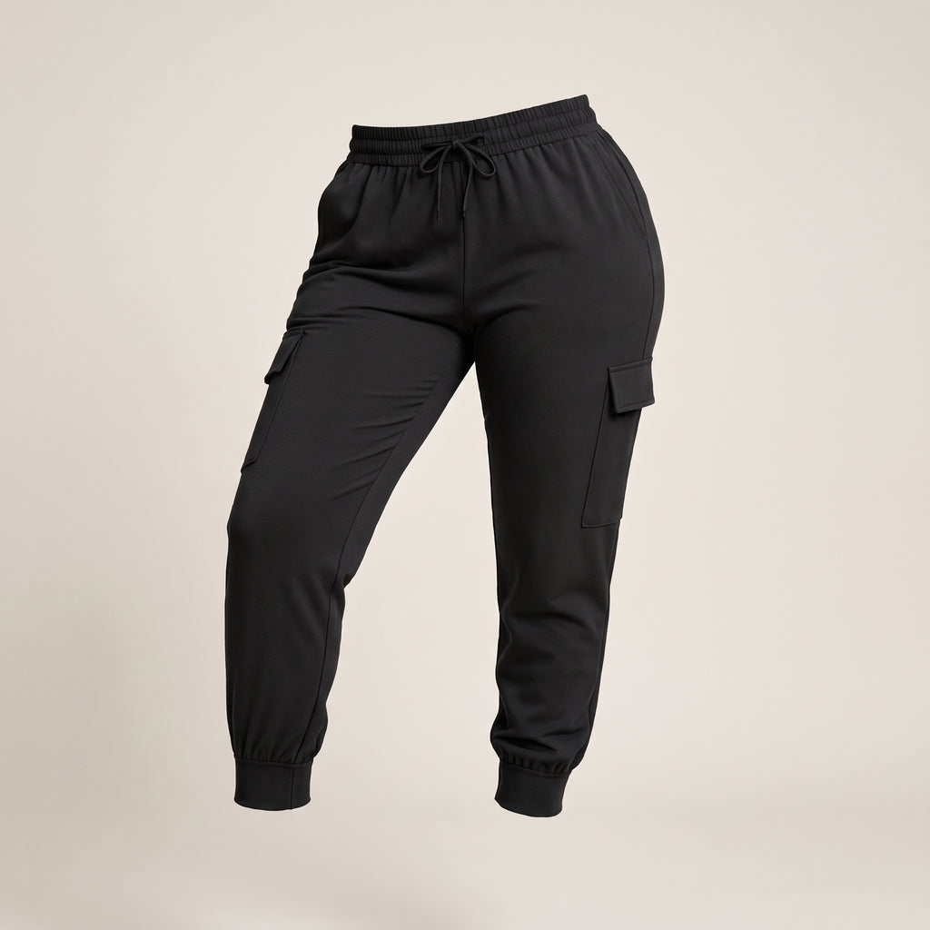 Jogging cargo femme noir détouré sur fond uni