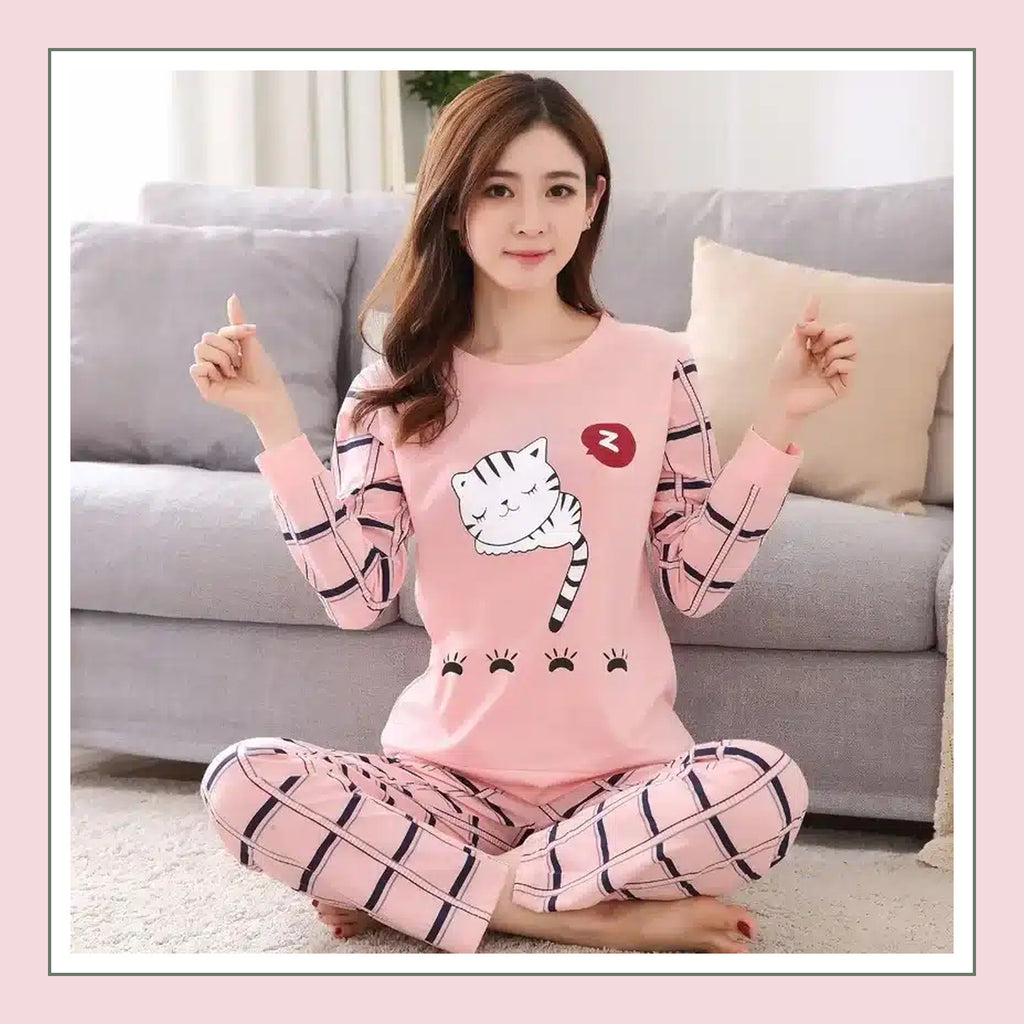 Pyjama femme manches longues modèle 7 présenté dans la collection des motifs.