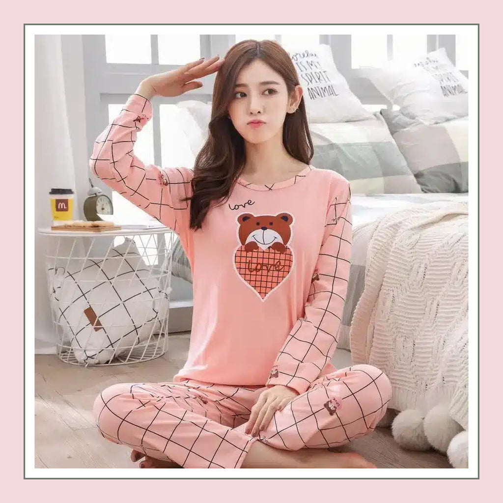 Pyjama femme manches longues modèle 6 présenté dans la collection des motifs.