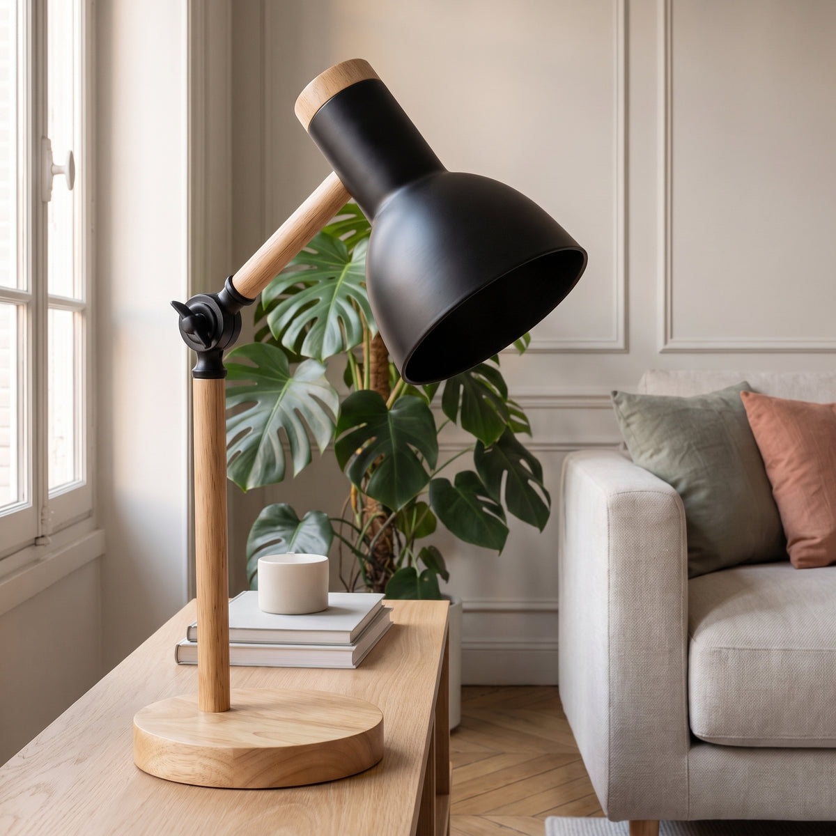 Articulation et bras en bois de la lampe de bureau pliante noire Image