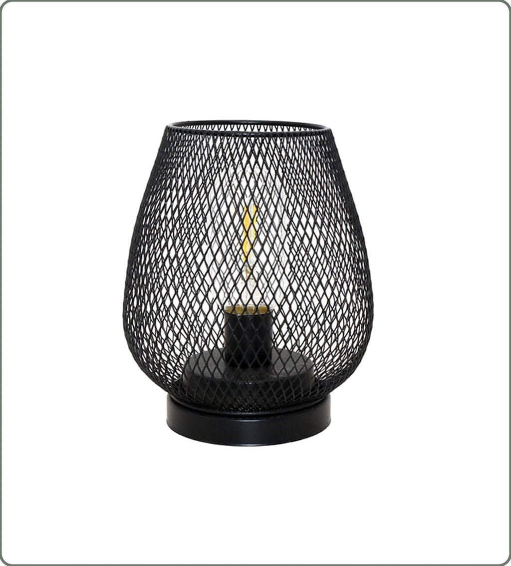 Lampe de table noire en fer ajouré sur fond clair