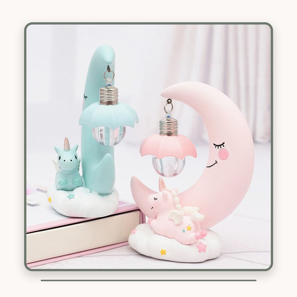 Veilleuses lune licorne verte et rose présentées de profil