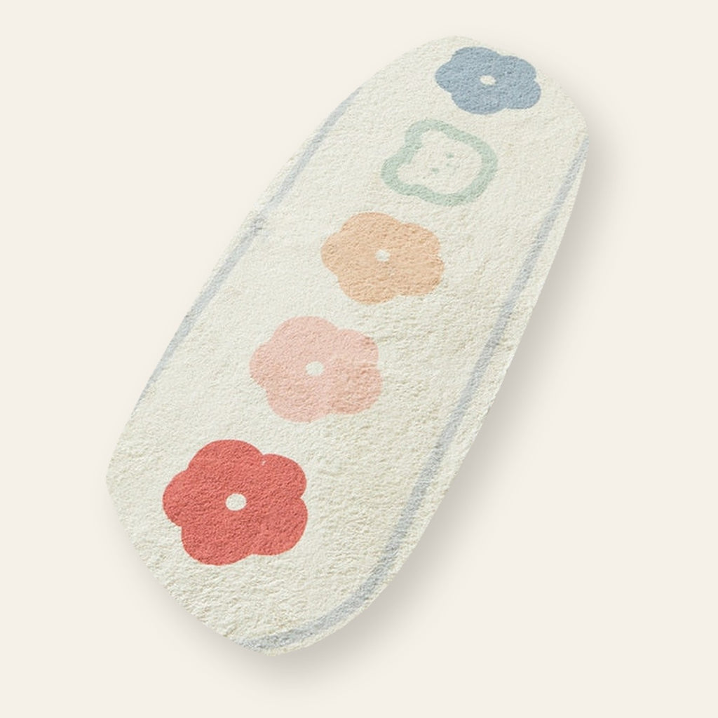 Tapis long blanc à cinq fleurs détouré sur fond clair