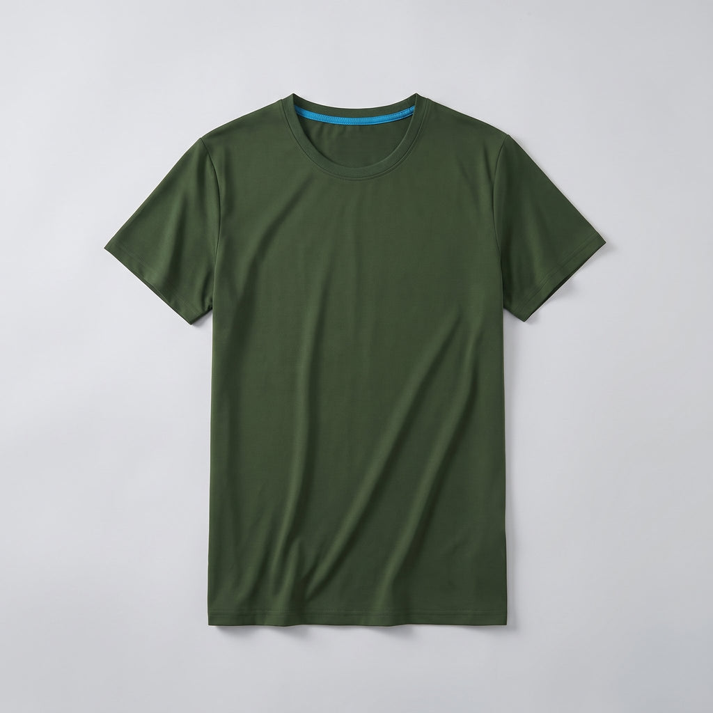 T-shirt vert militaire en coton posé à plat, vu du dessus