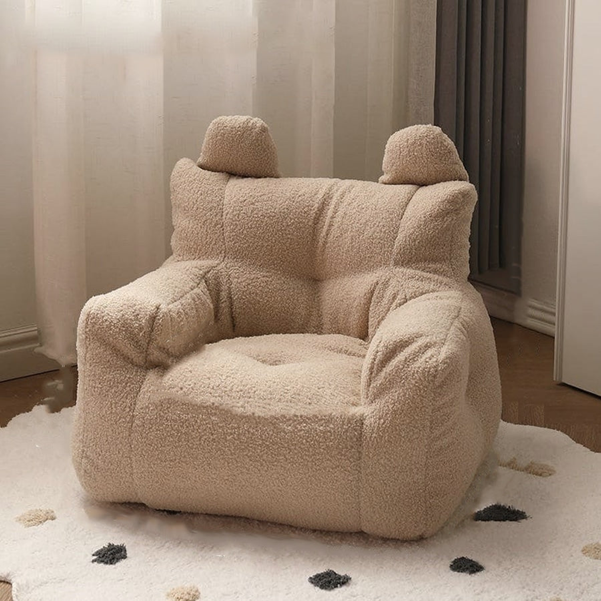 Fauteuil enfant beige en peluche avec dossier à deux oreilles et accoudoirs rembourrés