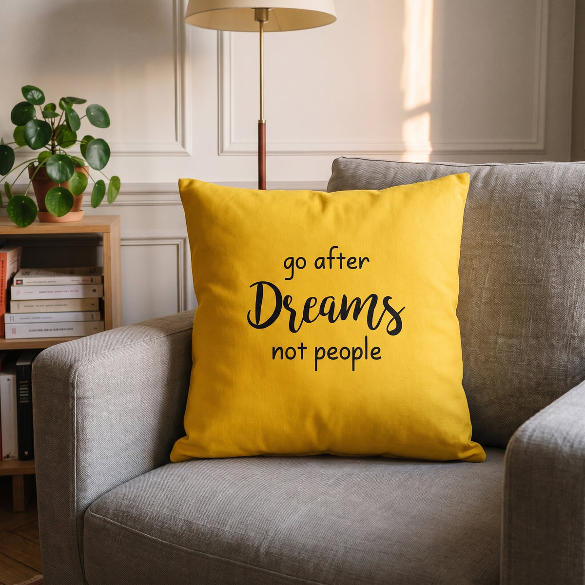 Housse de coussin jaune, modèle Go After Dreams