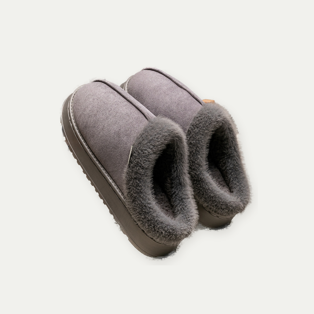 Paire de mules fourrées Gris en suédine à semelle épaisse sur fond clair