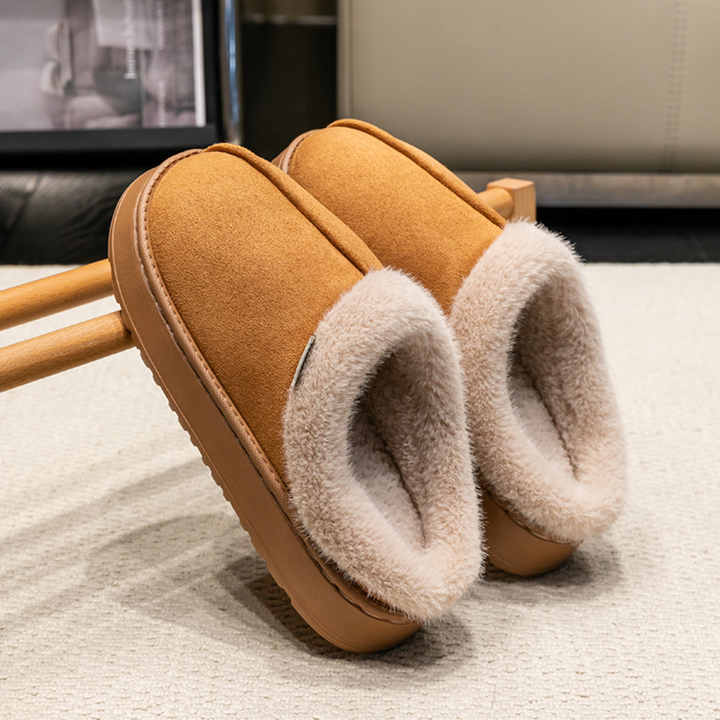 Paire de mules fourrées Kaki en suédine lisse et doublure en peluche courte