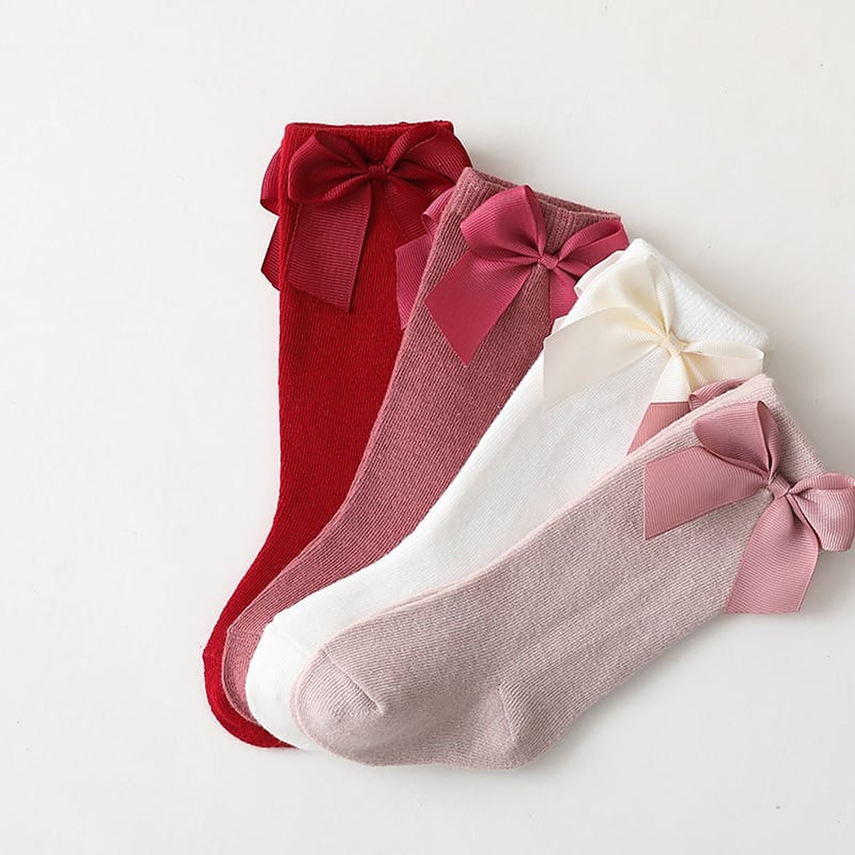 Chaussettes hautes a noeud, quatre coloris poses a plat Image