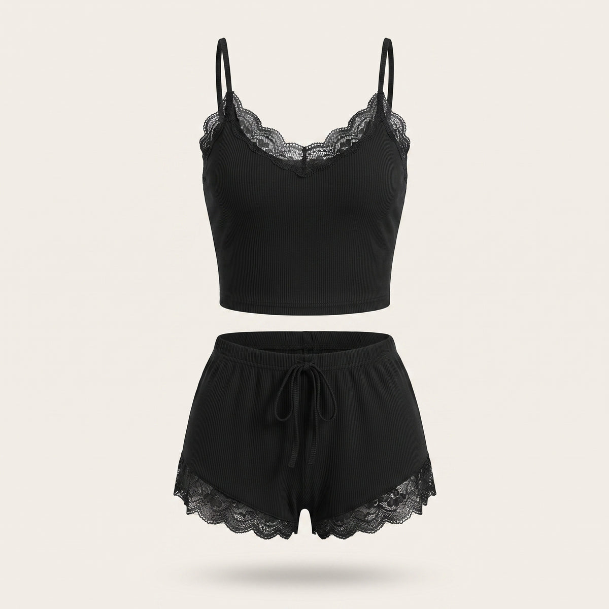 Pyjama court noir en coton côtelé présenté en vue produit, haut et short assortis