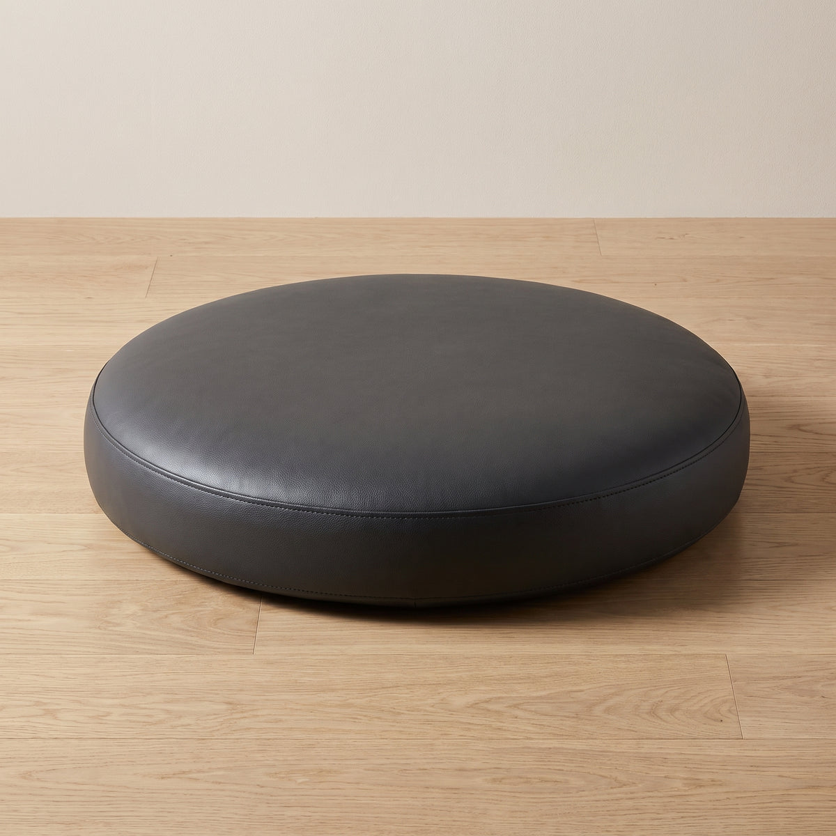 Coussin de sol rond en simili cuir noir