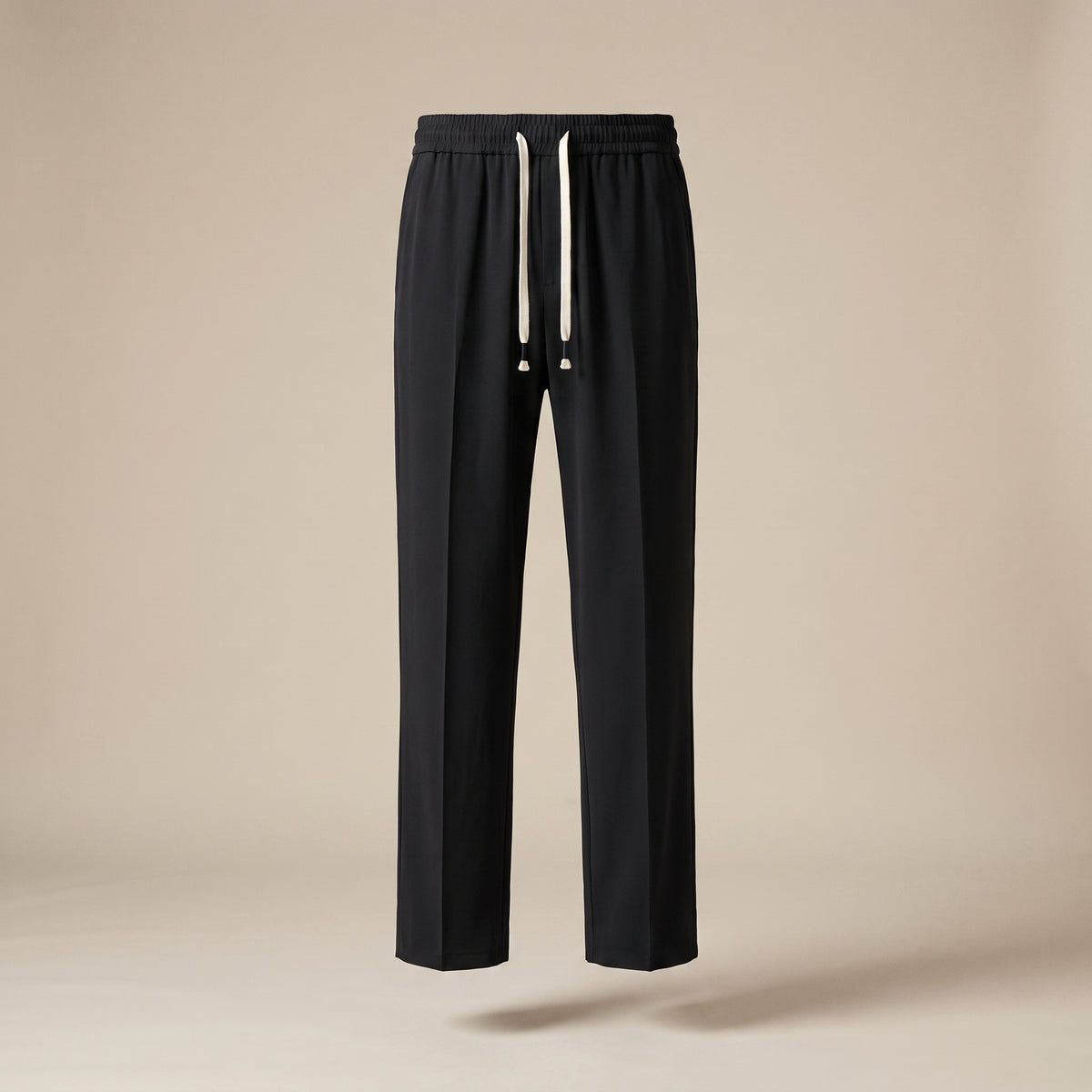 Pantalon d'intérieur fluide à coupe droite pour homme, coloris noir, vu de face sur mannequin invisible