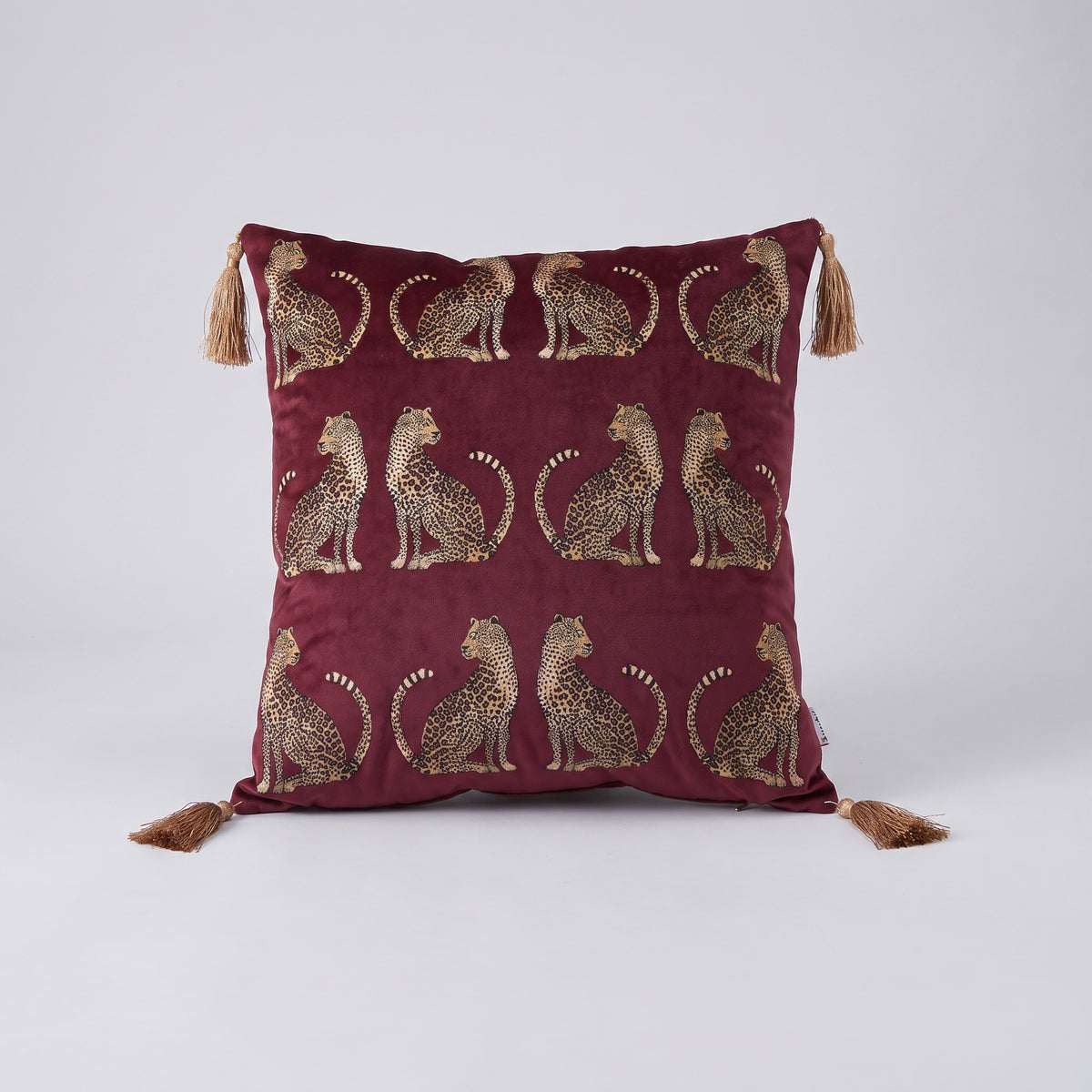 Housse de coussin léopard rouge bordeaux vue de face sur fond clair