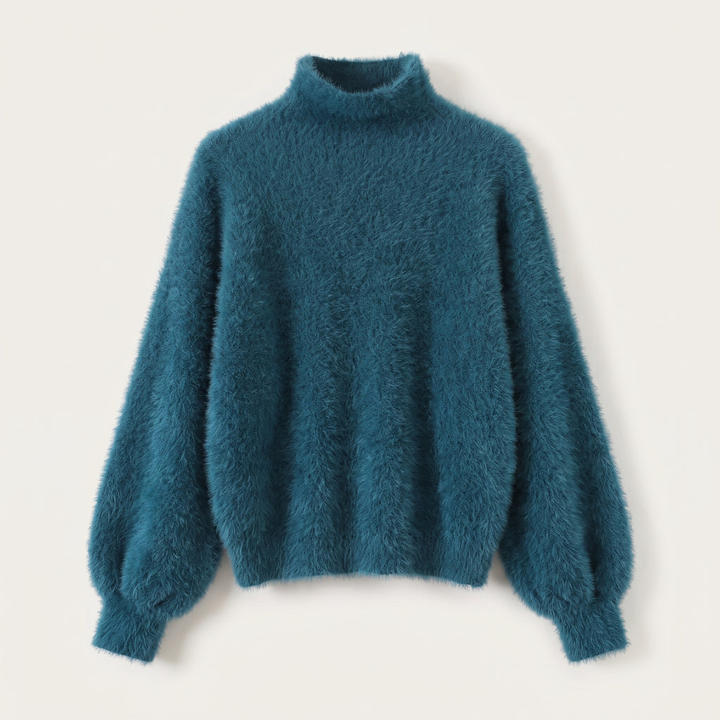 Pull duveteux bleu canard vu de face, sur fond uni