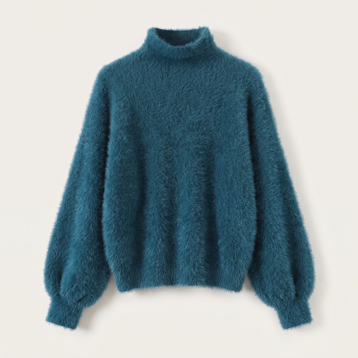 Pull duveteux bleu canard vu de face, sur fond uni