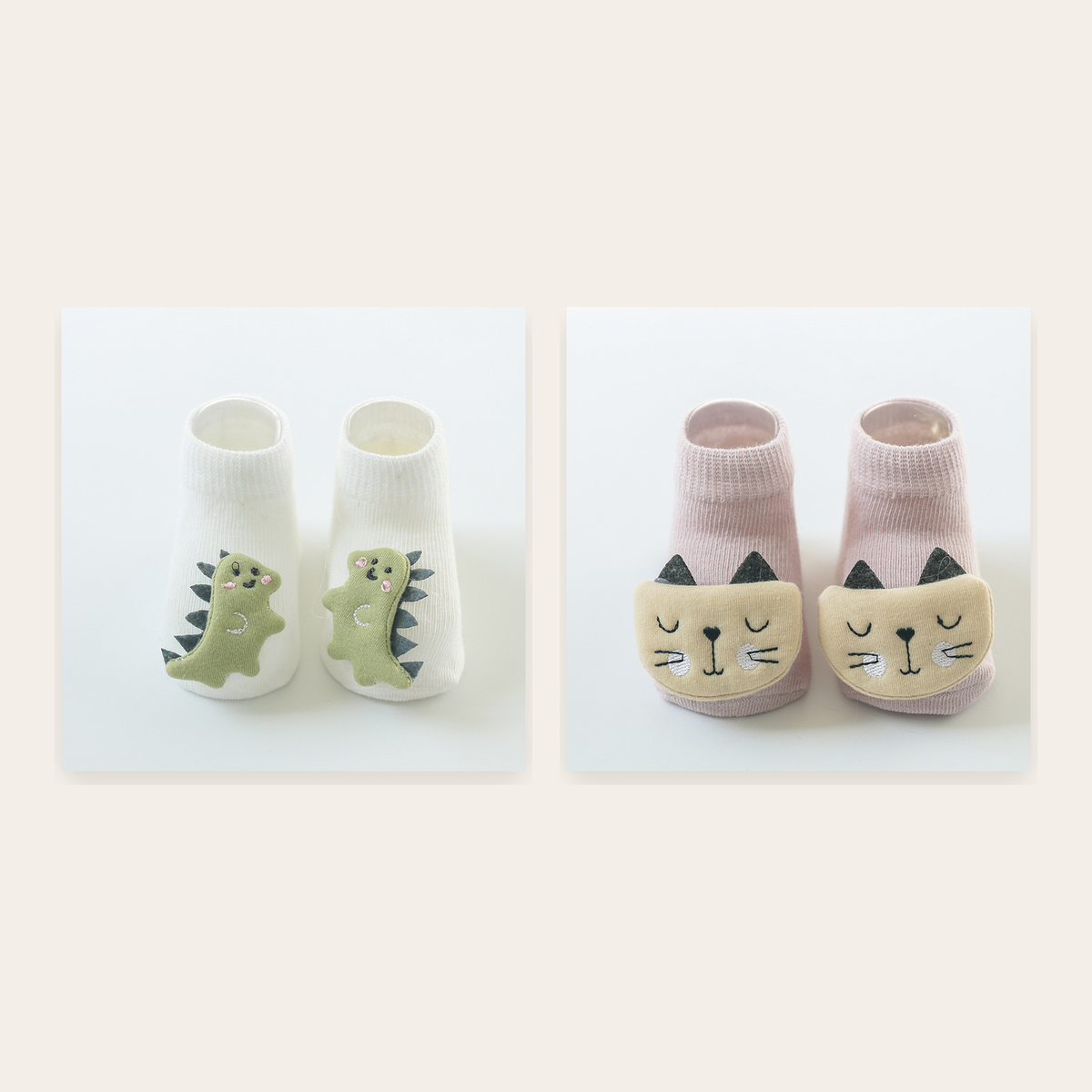 Chaussettes bébé à motifs dinosaure et chat sur fond neutre
