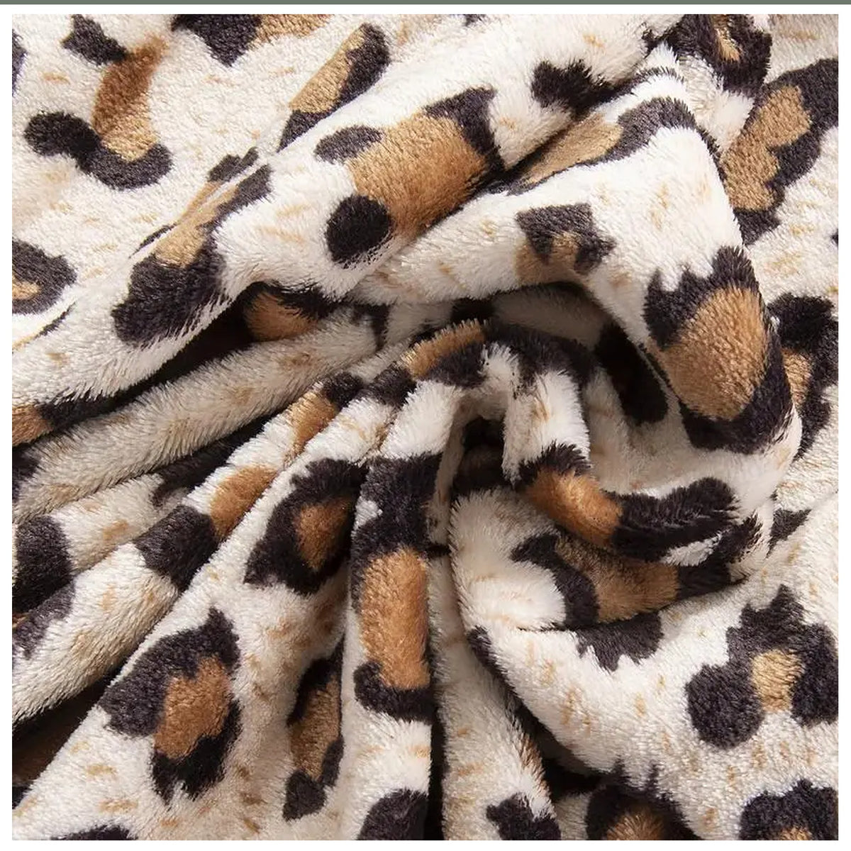 Gros plan sur les plis et la surface pelucheuse du plaid léopard