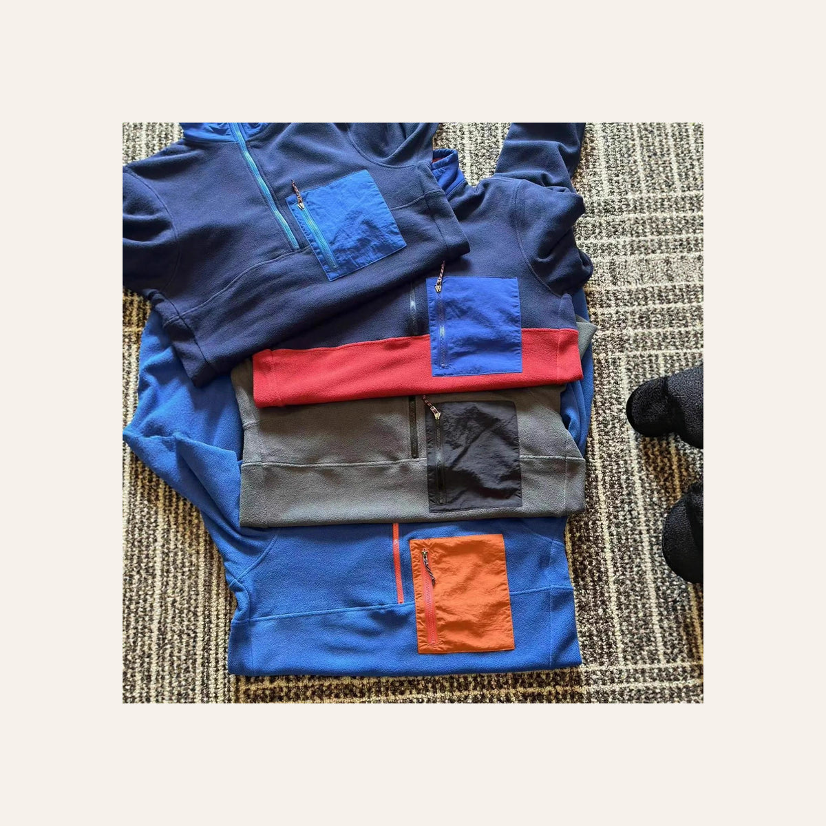 Les quatre coloris de la polaire homme colorblock Image