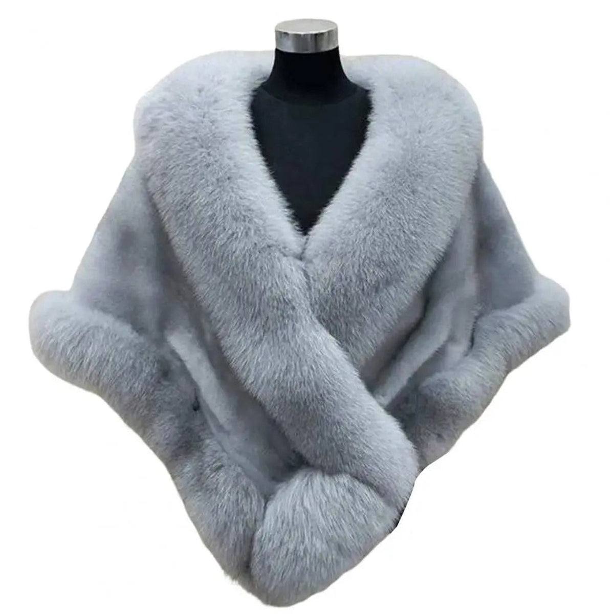 Poncho gris sur buste noir, vu de face avec le panneau ras et la bordure duveteuse