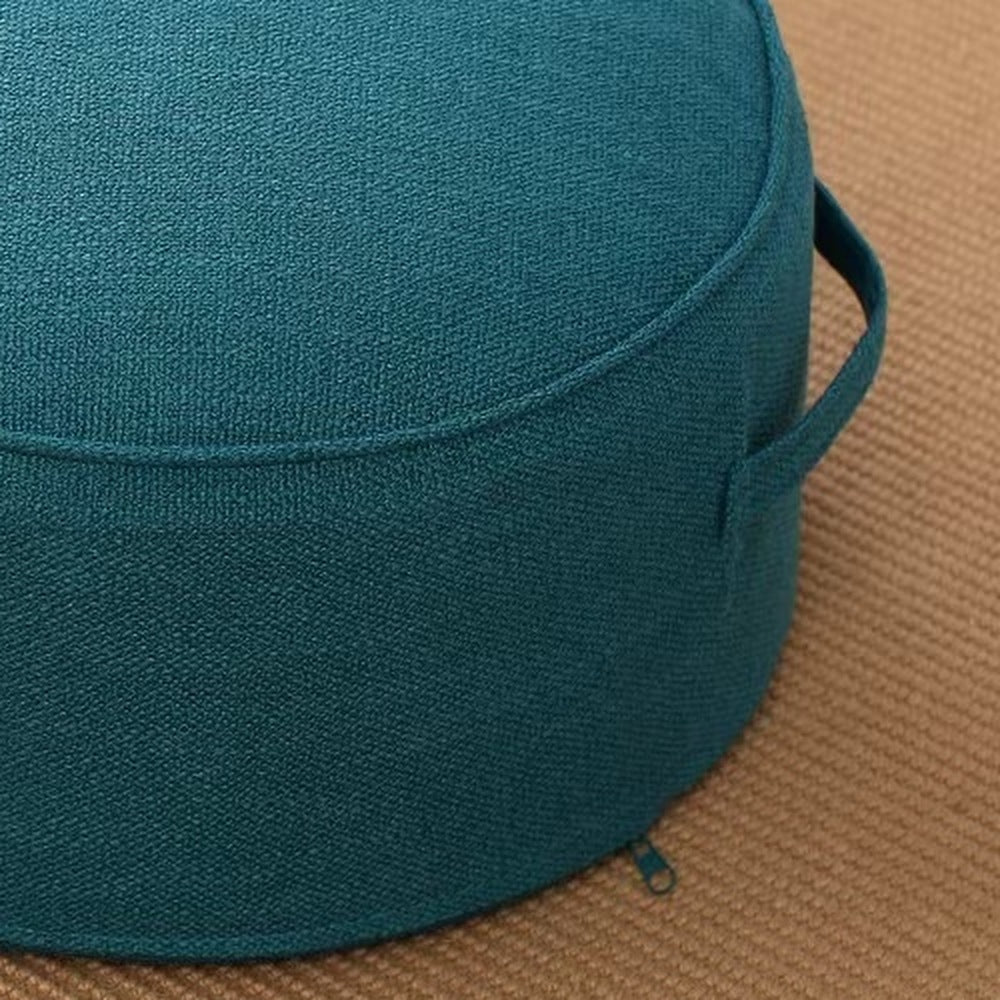 Détail de la poignée en sangle, du passepoil et de la petite fermeture éclair en bas du pouf bleu canard