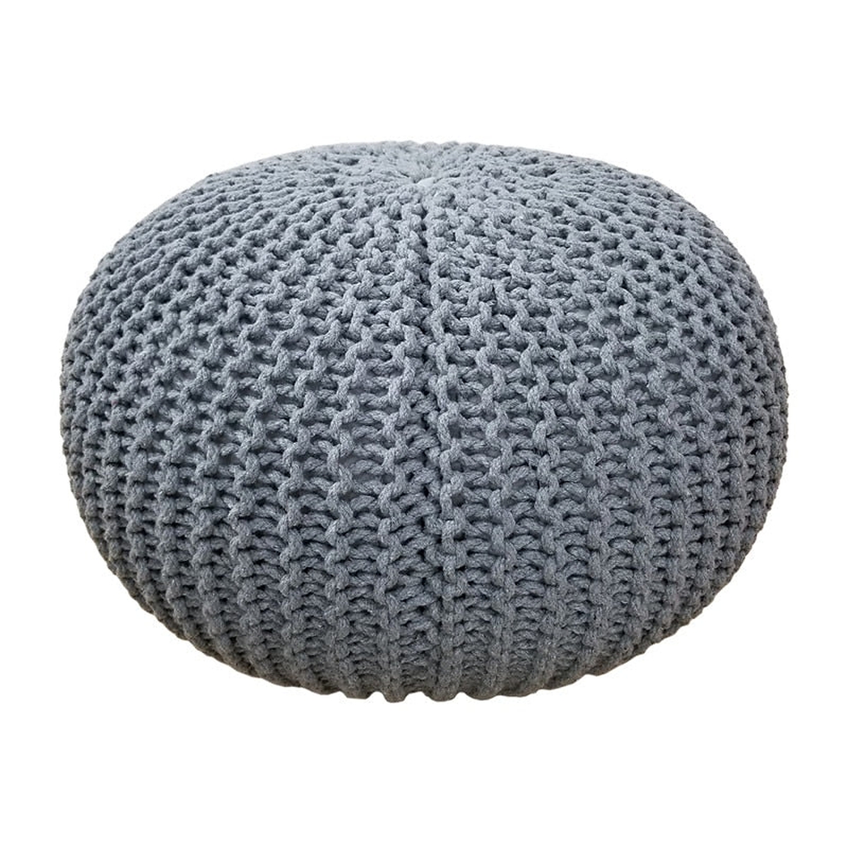 Pouf rond en grosse maille grise, vu de trois quarts sur fond blanc