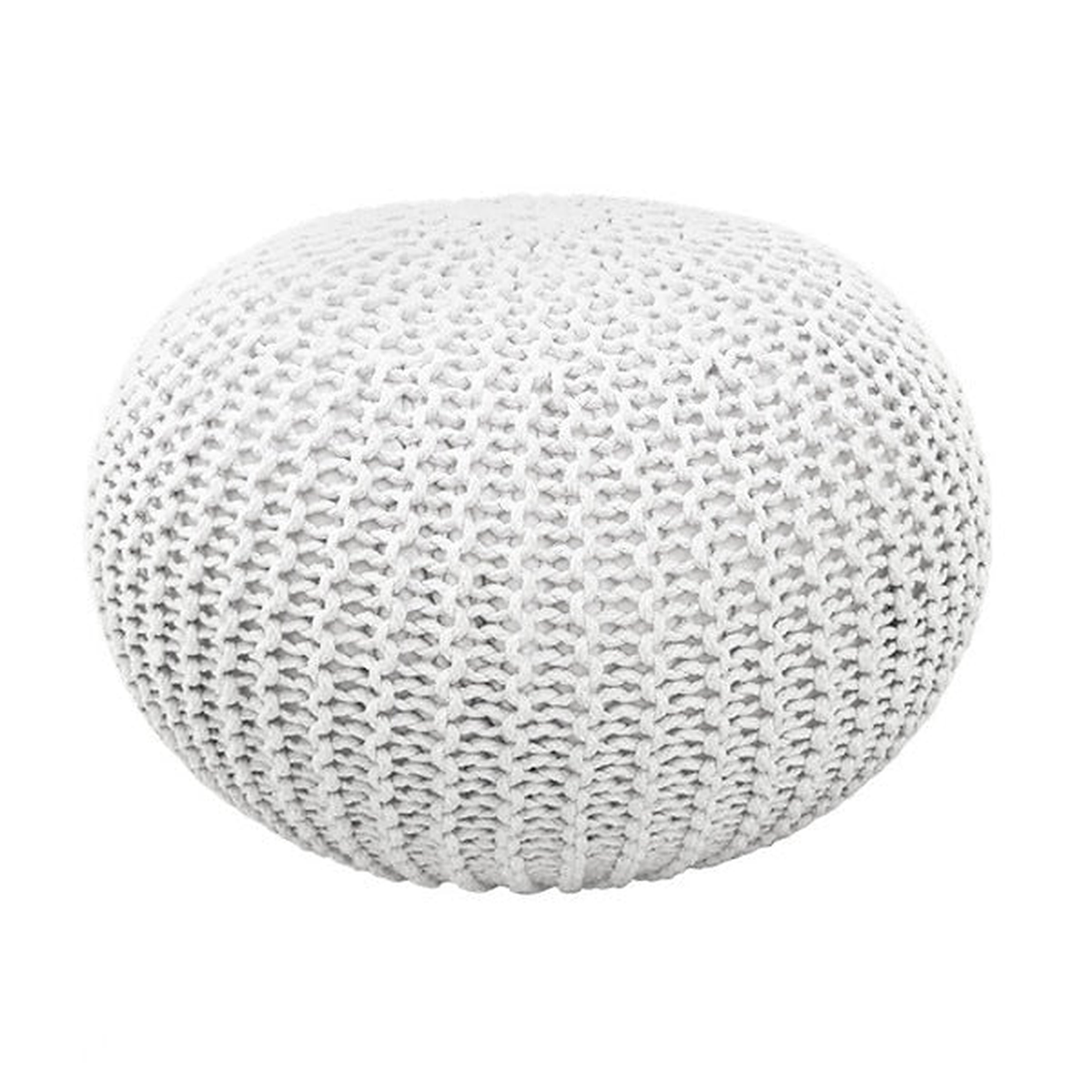 Pouf rond en grosse maille blanche, vu de trois quarts sur fond blanc