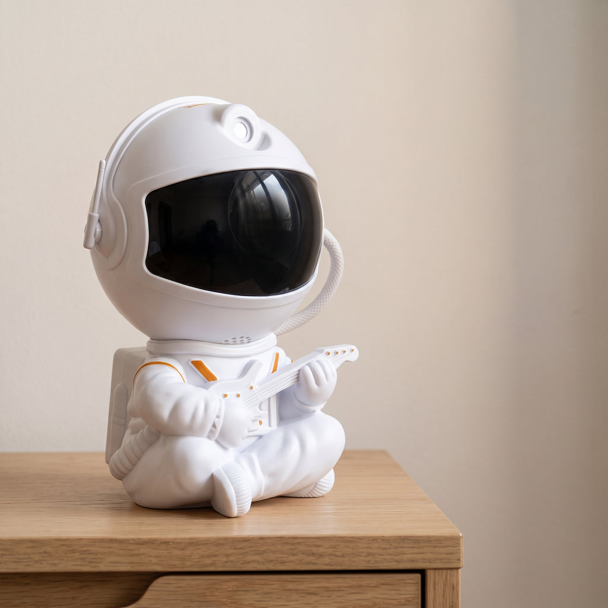 Projecteur astronaute, modèle blanc à la guitare