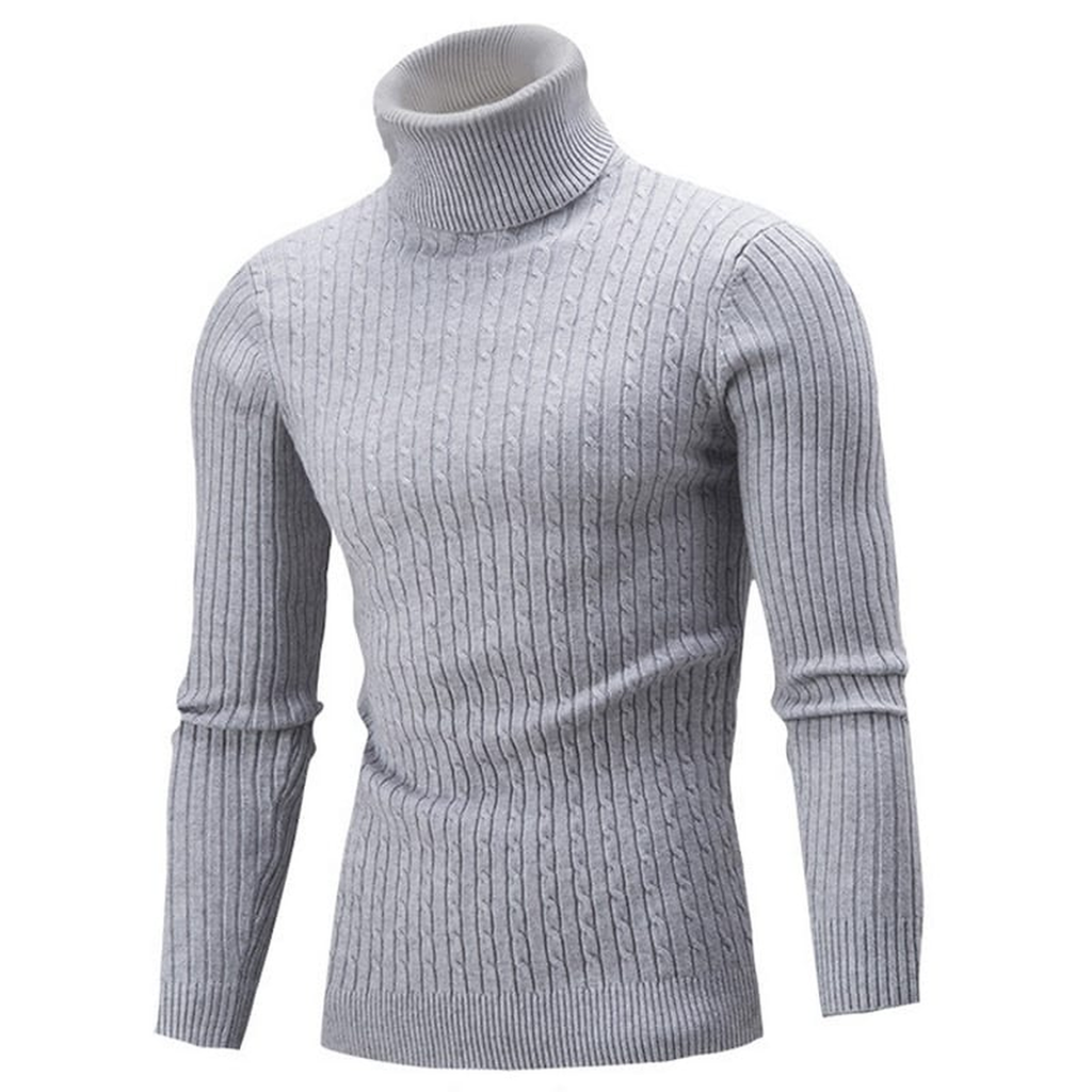 Le pull en gris clair, de face : l'alternance des torsades étroites et des colonnes lisses se voit sur tout le buste