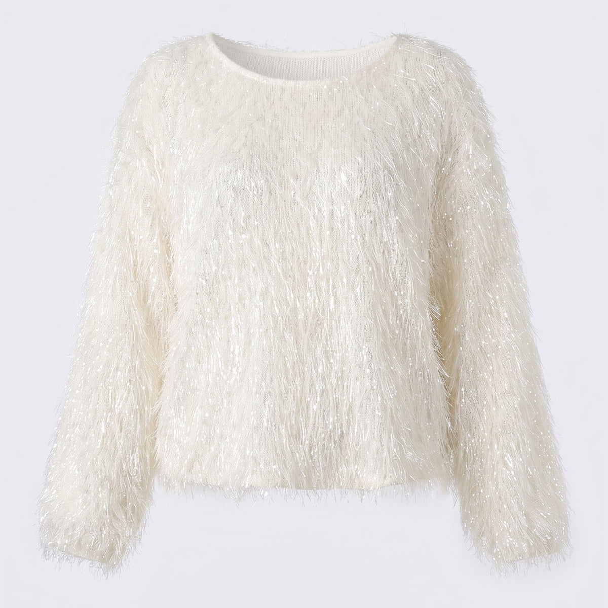 Pull à longs poils blanc nacré vu de face, sur fond uni