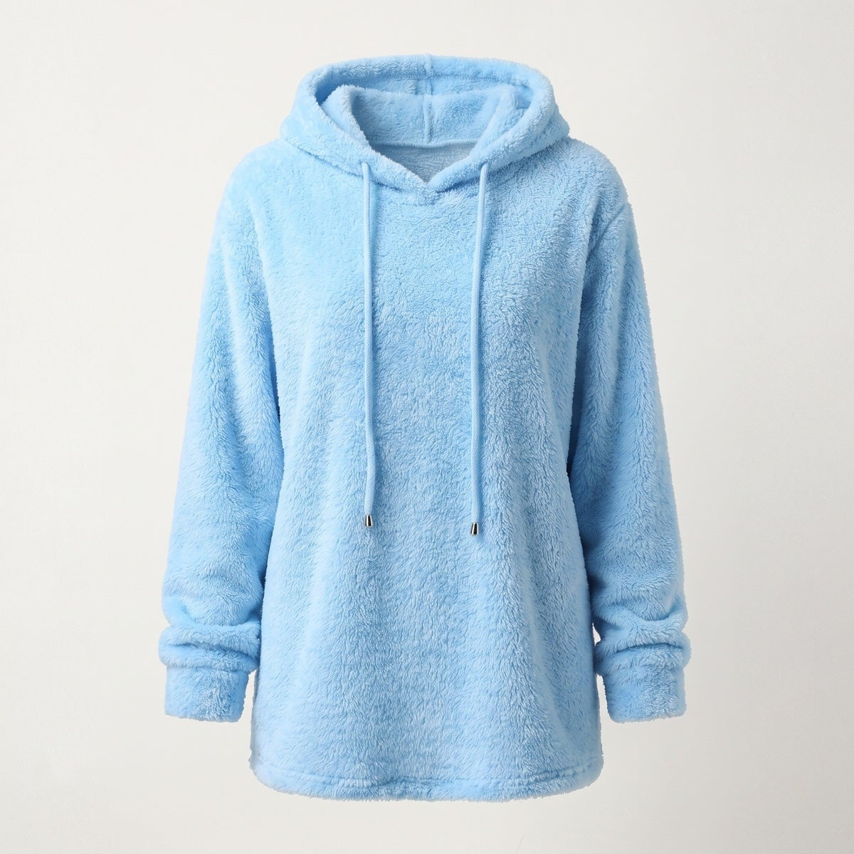 Pull long à capuche peluche bleu présenté seul de face sur fond clair
