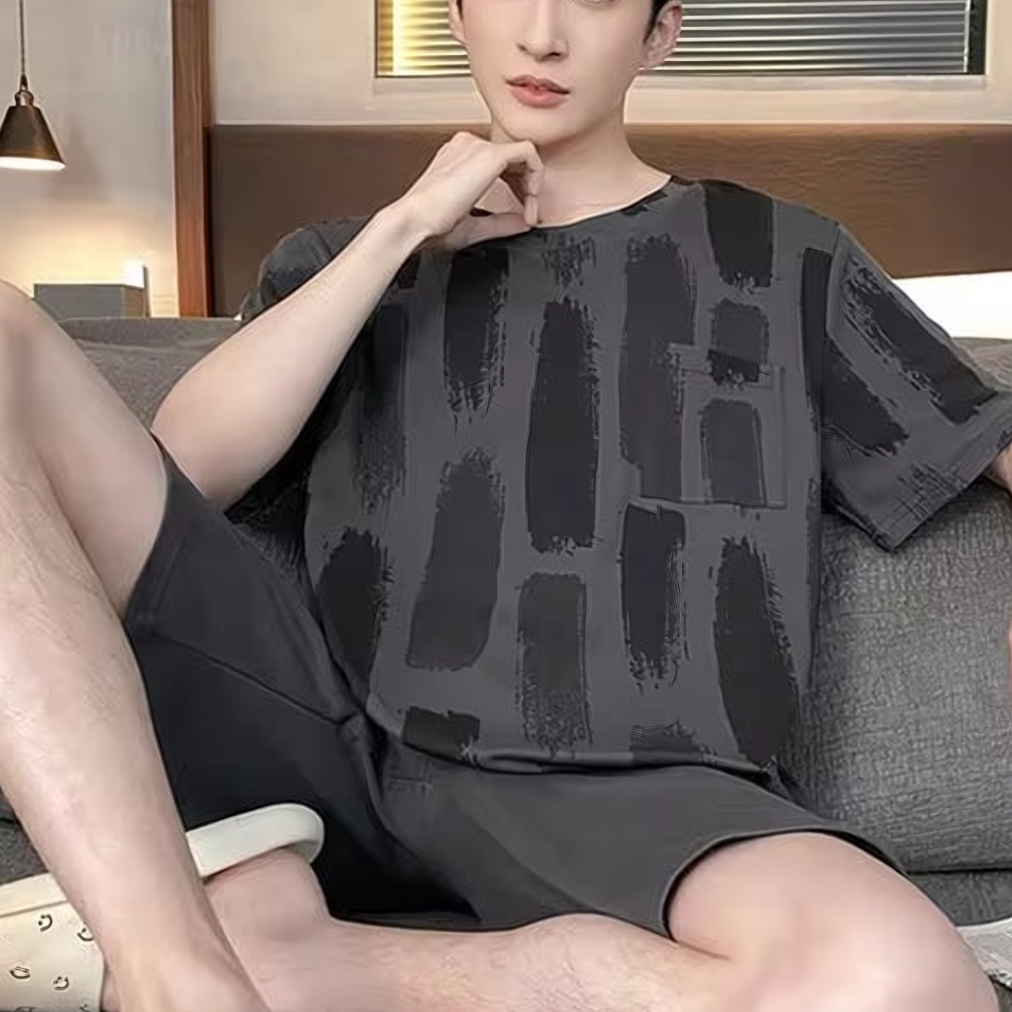 Détail réel du pyjama d'été homme graphique noir et gris, Gris à barres abstraites Image