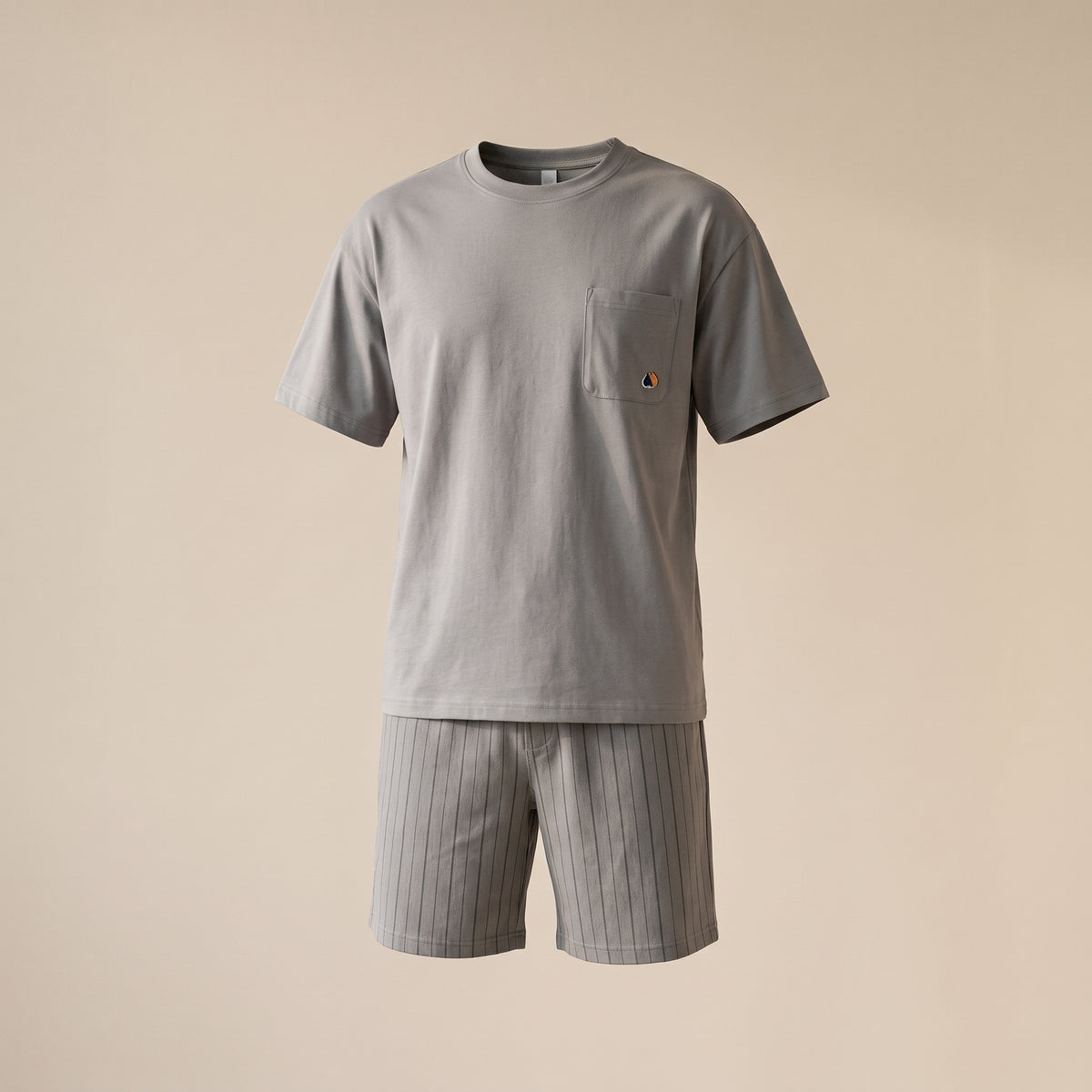 Vue ghost du pyjama d'été homme gris clair avec poche et short à fines rayures